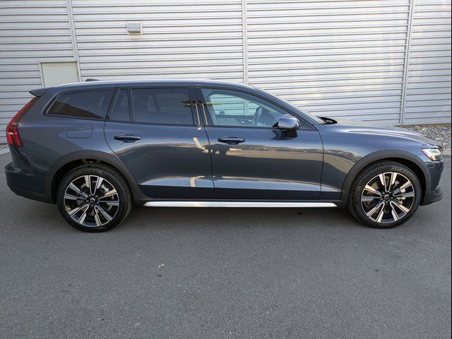 2024 Volvo V60 Cross Country Ultimate