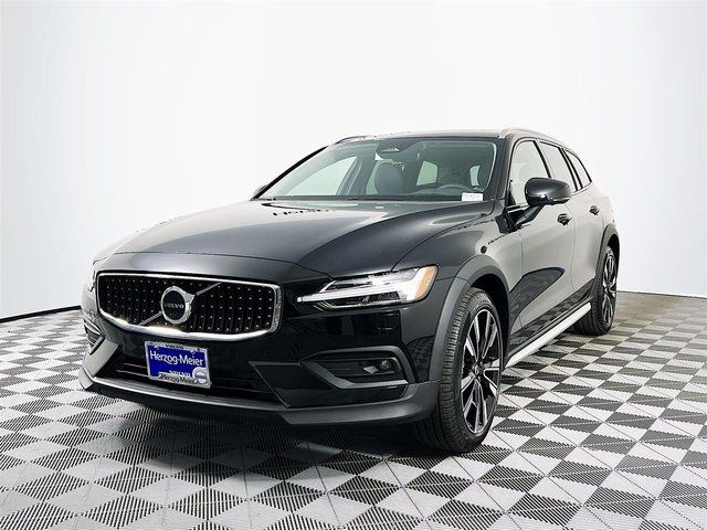 2024 Volvo V60 Cross Country Ultimate