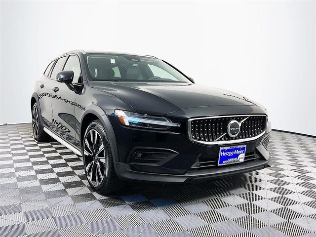 2024 Volvo V60 Cross Country Ultimate