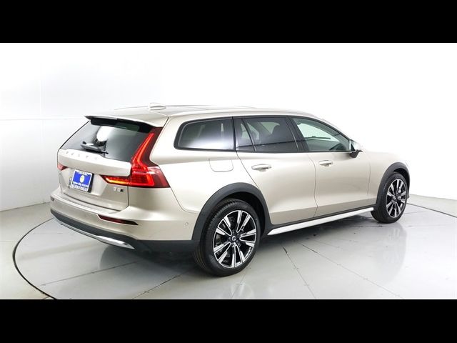 2024 Volvo V60 Cross Country Ultimate