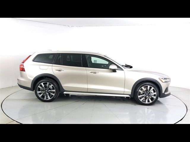 2024 Volvo V60 Cross Country Ultimate