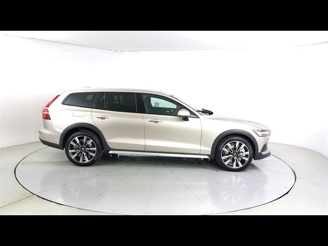 2024 Volvo V60 Cross Country Ultimate