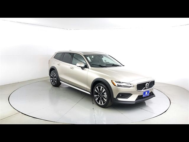 2024 Volvo V60 Cross Country Ultimate