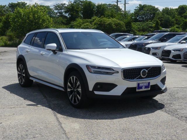 2024 Volvo V60 Cross Country Ultimate