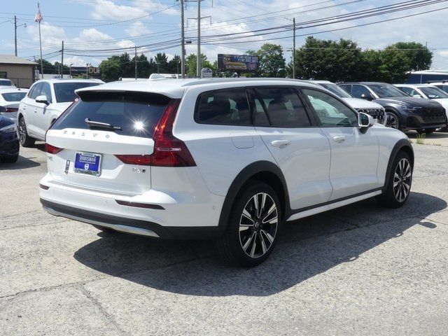 2024 Volvo V60 Cross Country Ultimate