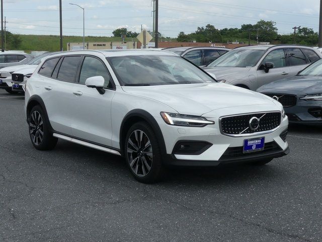 2024 Volvo V60 Cross Country Ultimate