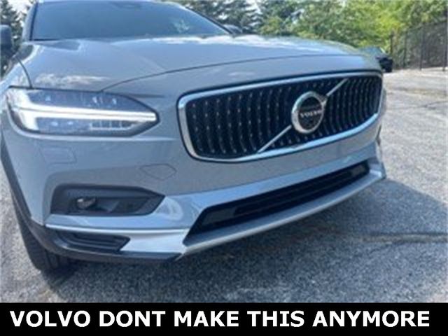 2024 Volvo V90 Cross Country Ultimate