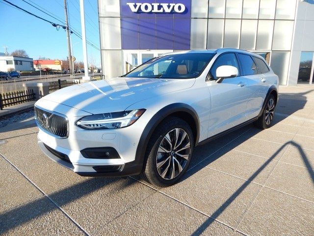 2024 Volvo V90 Cross Country Plus