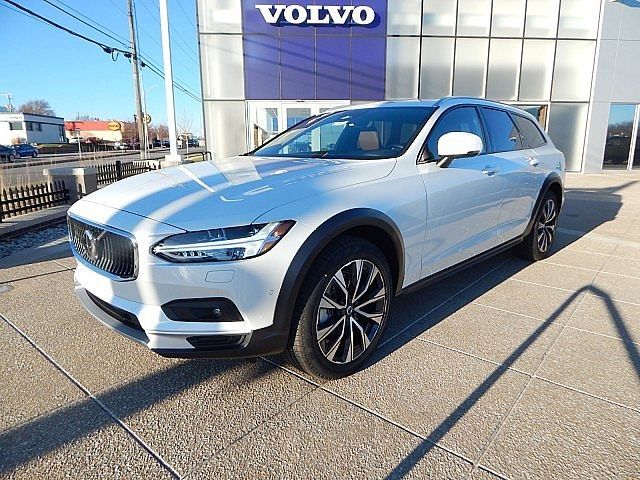 2024 Volvo V90 Cross Country Plus