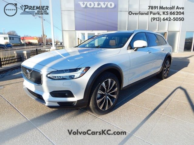 2024 Volvo V90 Cross Country Plus