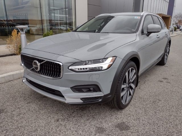 2024 Volvo V90 Cross Country Plus