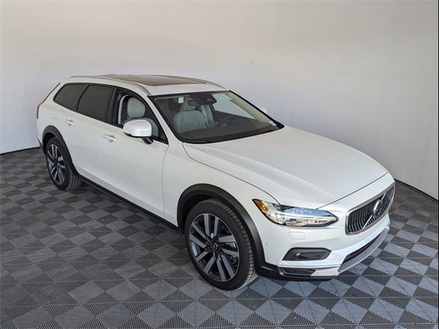 2024 Volvo V90 Cross Country Plus