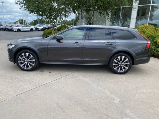 2024 Volvo V90 Cross Country Plus