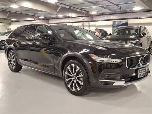 2024 Volvo V90 Cross Country Plus