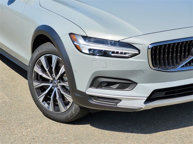 2024 Volvo V90 Cross Country Plus