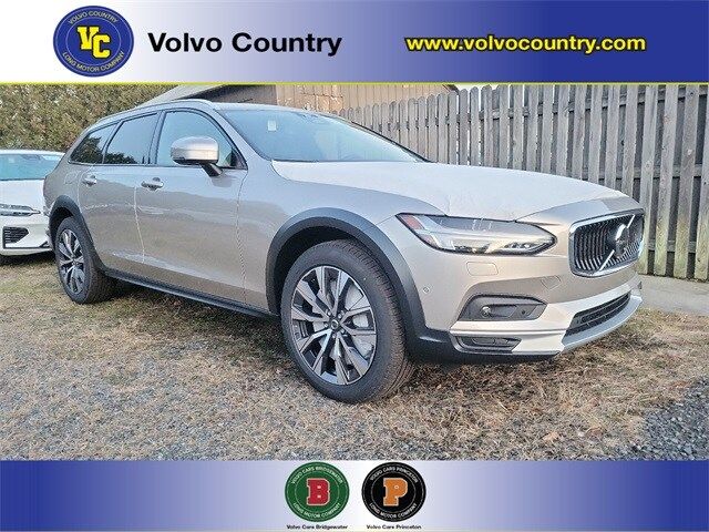 2024 Volvo V90 Cross Country Plus