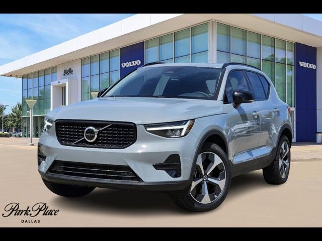 2024 Volvo XC40 Core Bright Theme