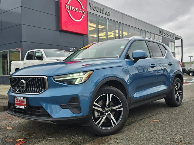 2024 Volvo XC40 Core Bright Theme