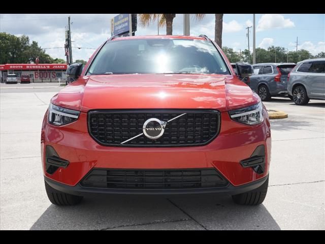 2024 Volvo XC40 Core Dark Theme