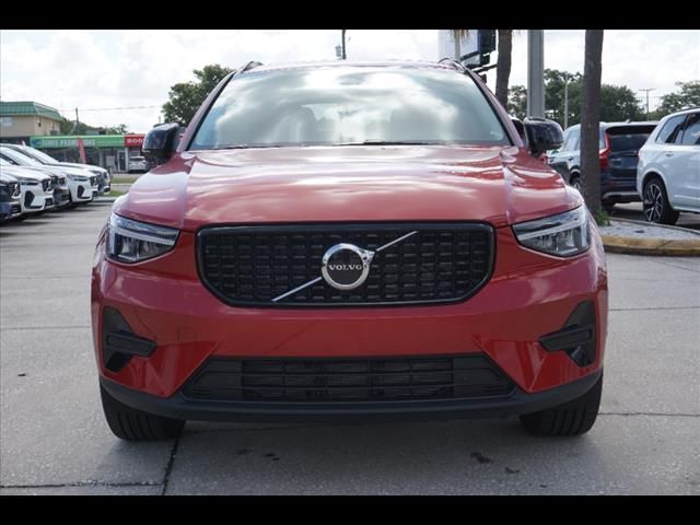 2024 Volvo XC40 Core Dark Theme