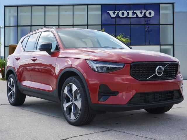 2024 Volvo XC40 Core Dark Theme