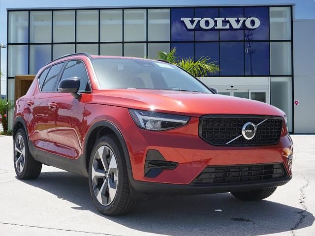 2024 Volvo XC40 Core Dark Theme