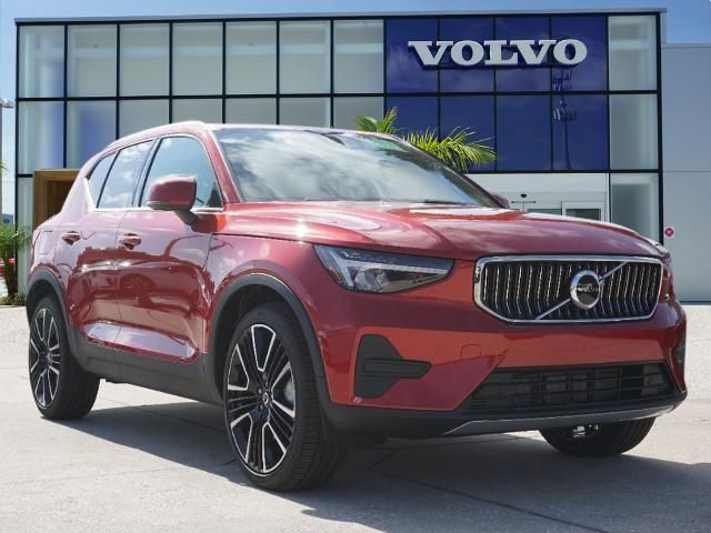 2024 Volvo XC40 Core Dark Theme