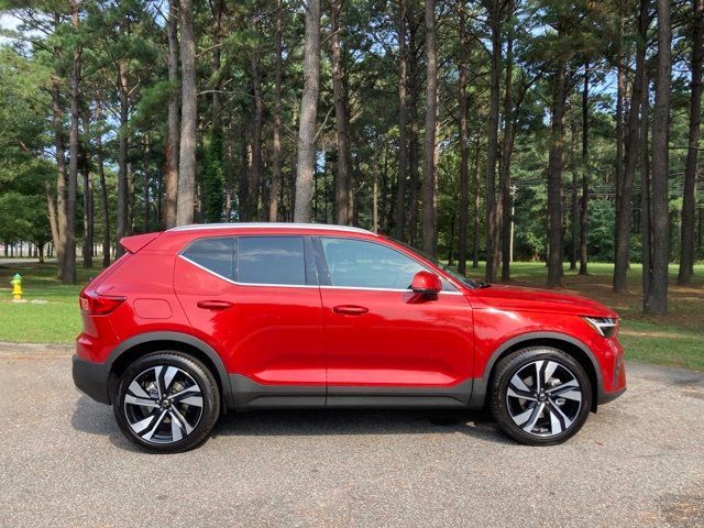 2024 Volvo XC40 Plus Bright Theme