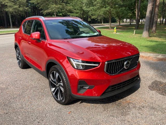 2024 Volvo XC40 Plus Bright Theme