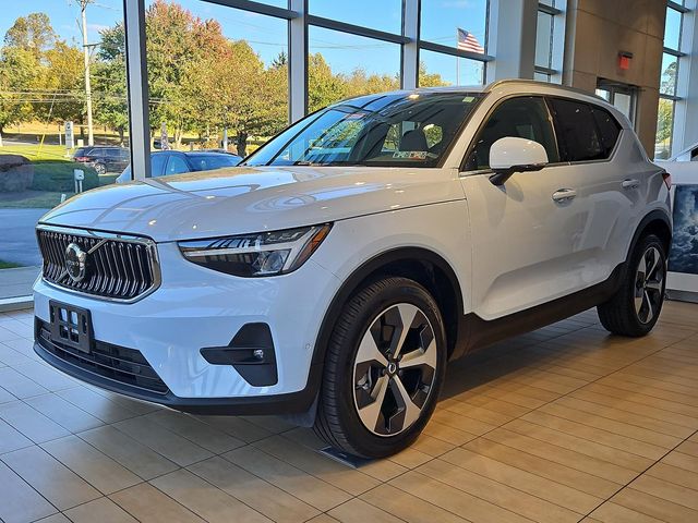 2024 Volvo XC40 Plus Bright Theme