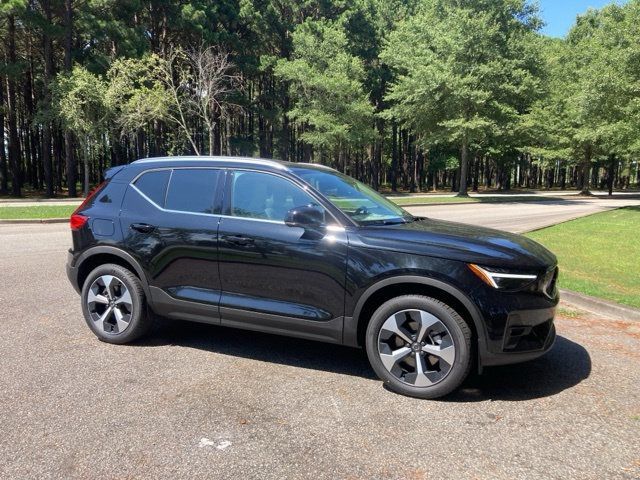 2024 Volvo XC40 Plus Bright Theme