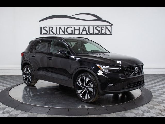 2024 Volvo XC40 Plus Dark Theme