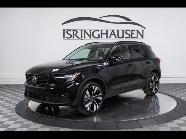 2024 Volvo XC40 Plus Dark Theme