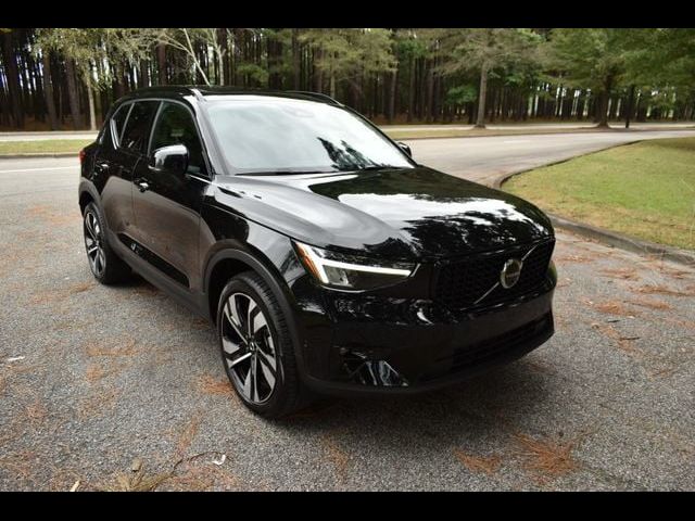 2024 Volvo XC40 Plus Dark Theme