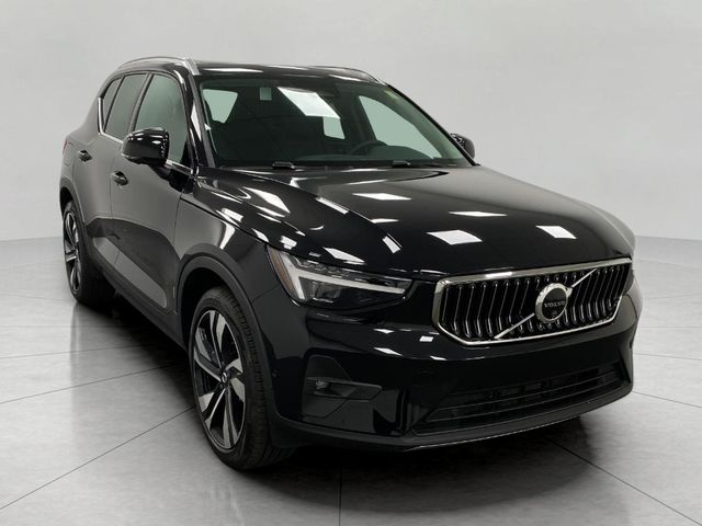 2024 Volvo XC40 Ultimate Bright Theme