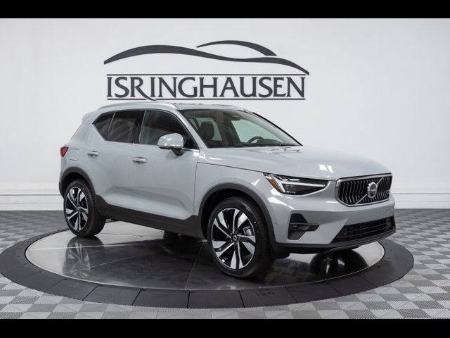 2024 Volvo XC40 Ultimate Bright Theme