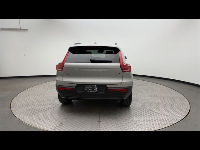 2024 Volvo XC40 Core Bright Theme