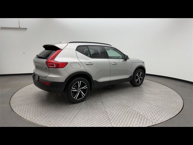 2024 Volvo XC40 Core Bright Theme