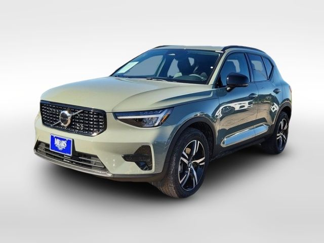 2024 Volvo XC40 