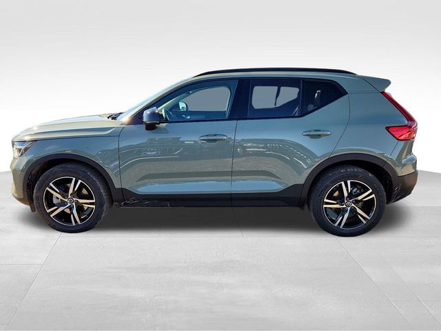 2024 Volvo XC40 