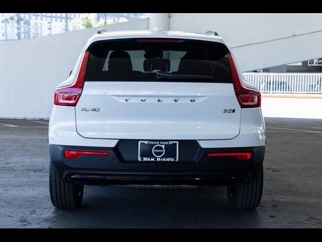 2024 Volvo XC40 Core Bright Theme