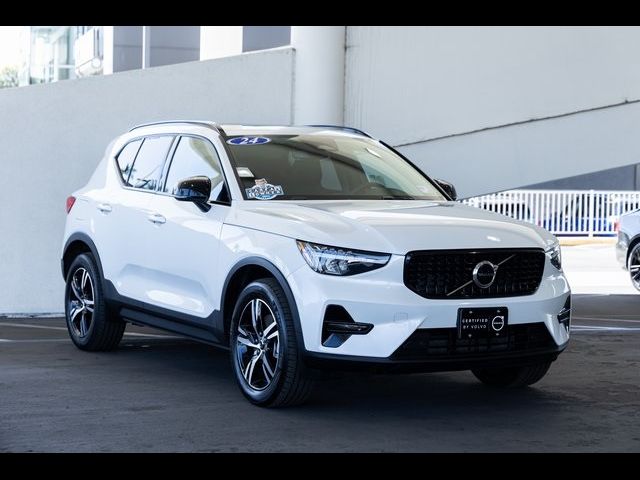 2024 Volvo XC40 Core Bright Theme