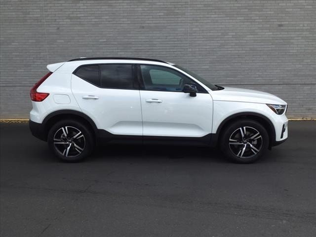 2024 Volvo XC40 