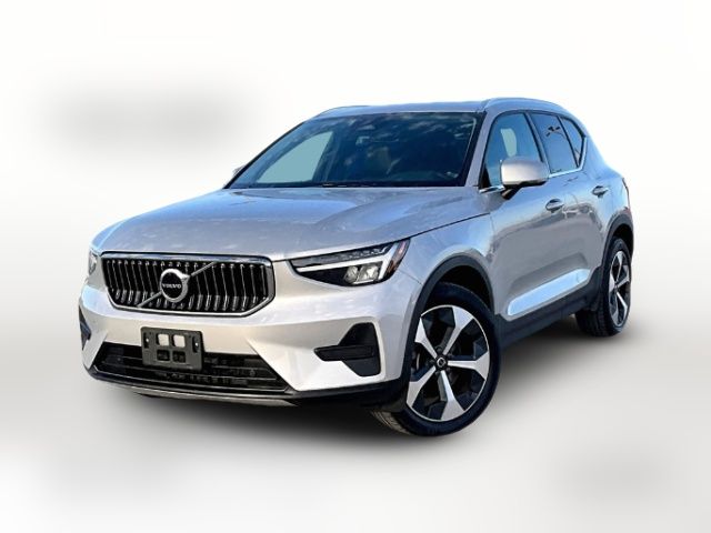 2024 Volvo XC40 Core Bright Theme