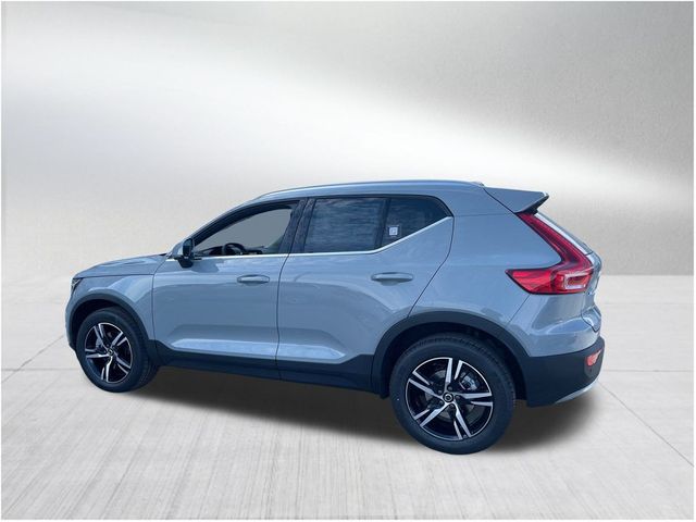 2024 Volvo XC40 Core Bright Theme