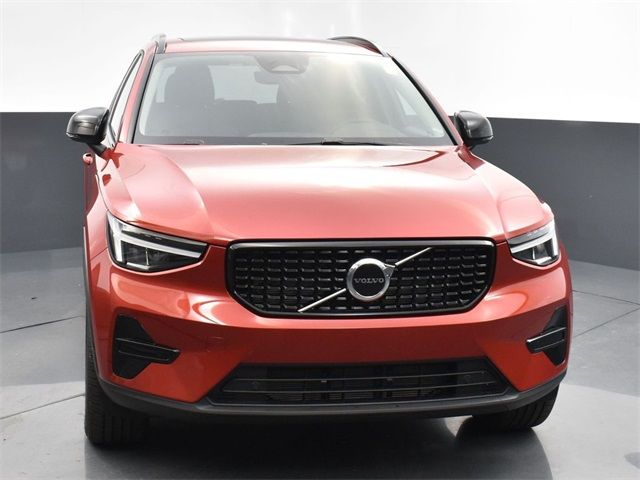 2024 Volvo XC40 Core Dark Theme