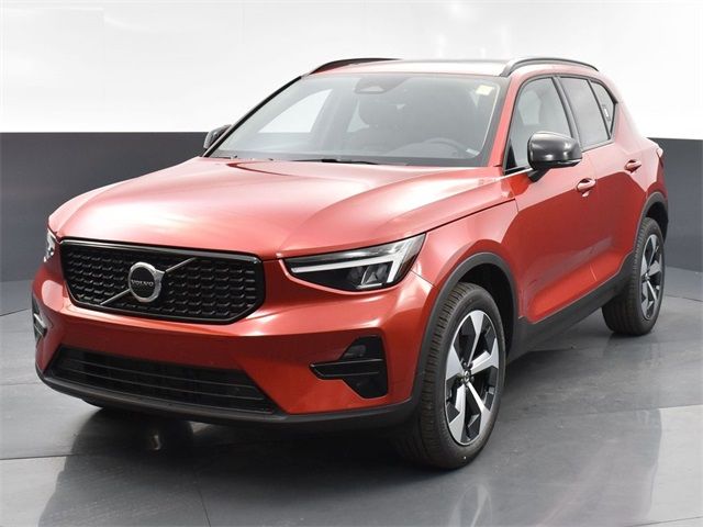 2024 Volvo XC40 Core Dark Theme