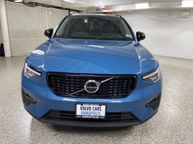 2024 Volvo XC40 Core Dark Theme