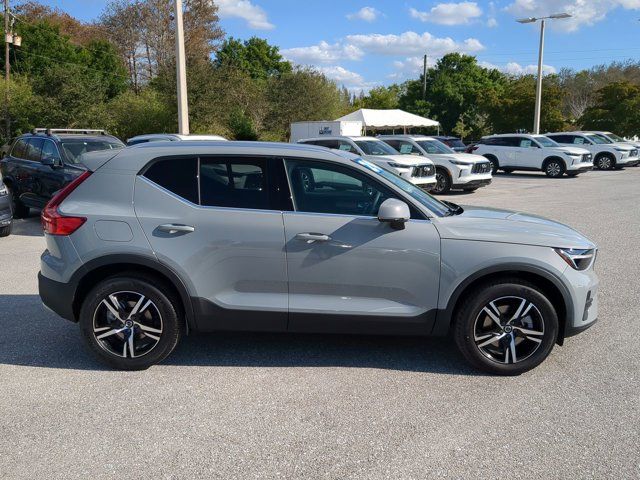 2024 Volvo XC40 