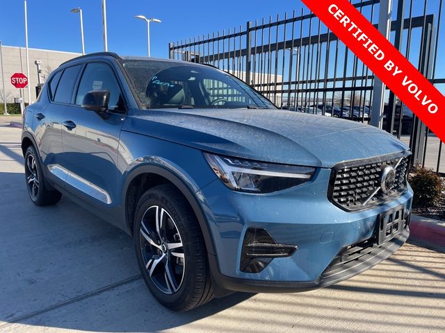 2024 Volvo XC40 Core Bright Theme